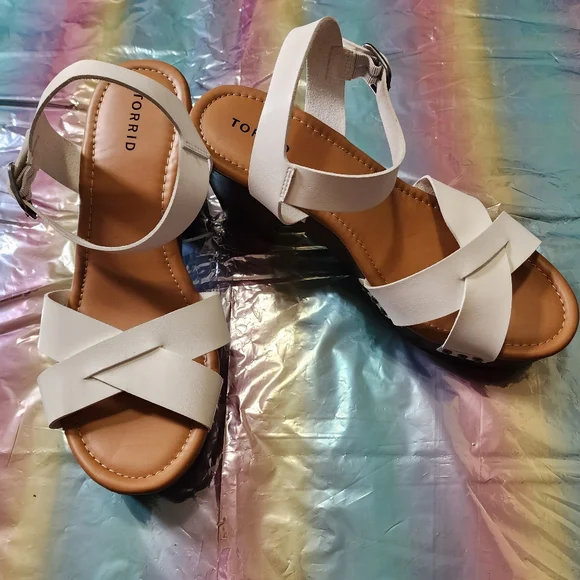 New! 13W [Torrid] White Wooden Platform Heel Sandals 3.5"h -No tags, never worn - Picture 2 of 12